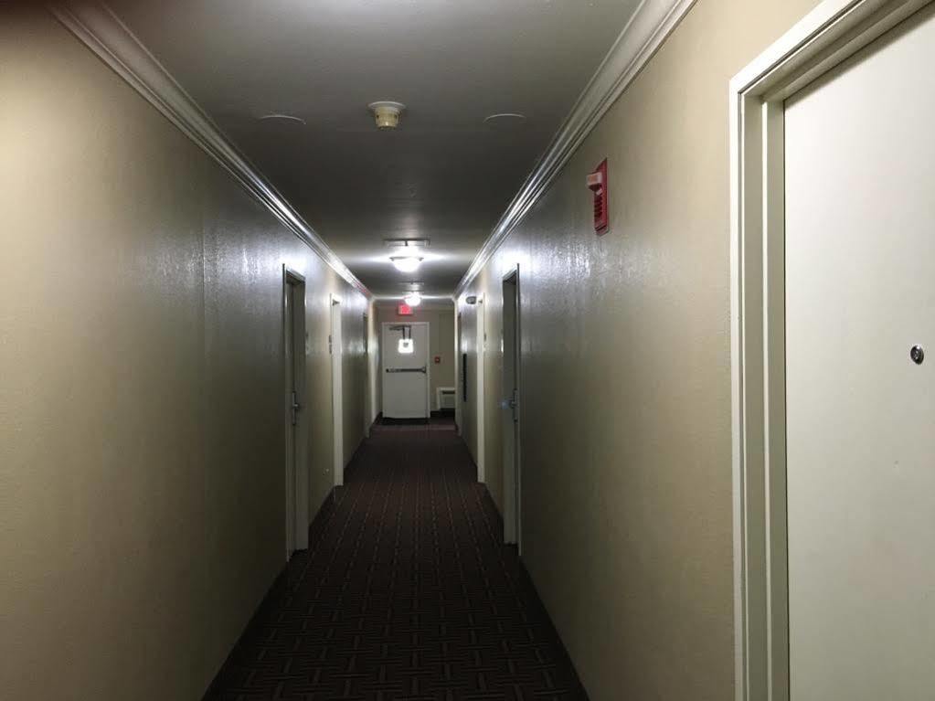 Super 8 By Wyndham Vicksburg Motel Exterior photo